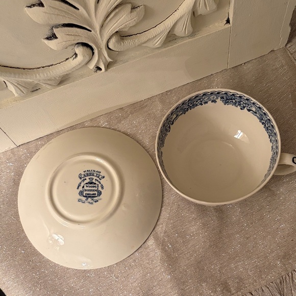 Vintage Ironstone Blue and White Teacup and Saucer Set. Woods Made in England - Picture 4 of 6